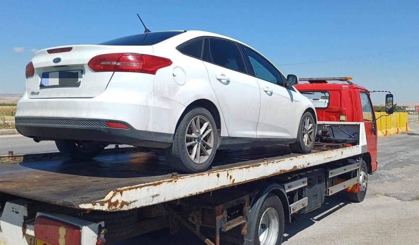 Yakalamalı araç jandarmaya takıldı