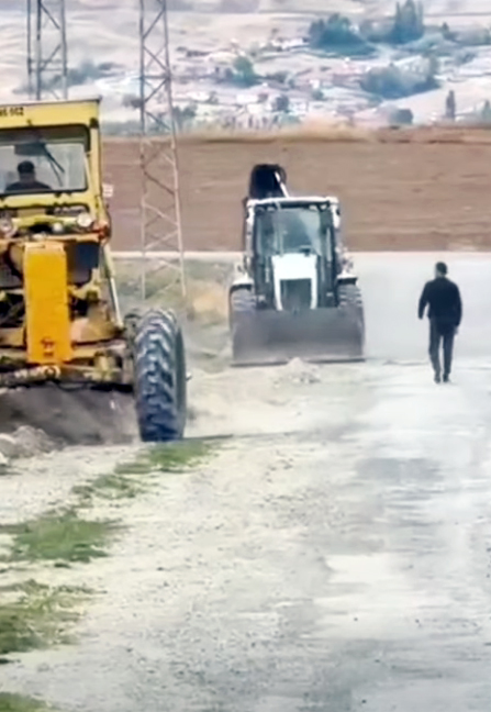Kadışehri’nde yol genişleme çalışması devam ediyor