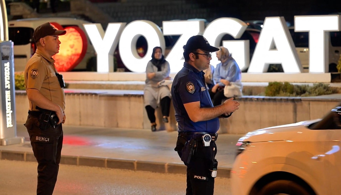 Binlerce kişi ve araç denetlendi