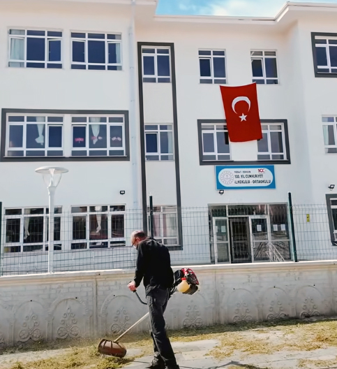 Okul yollarına temizlik mesaisi