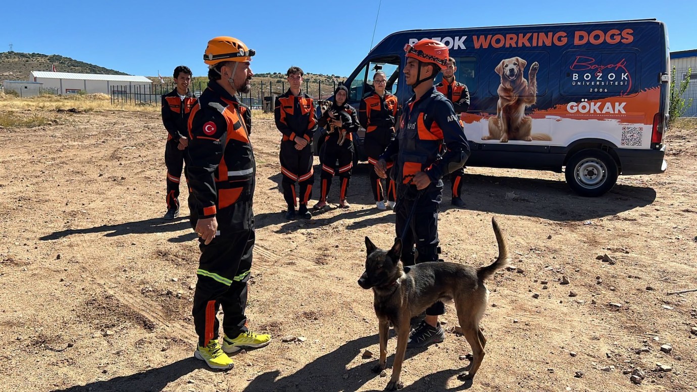 YOBÜ’den AFAD’a 3 arama kurtarma köpeği