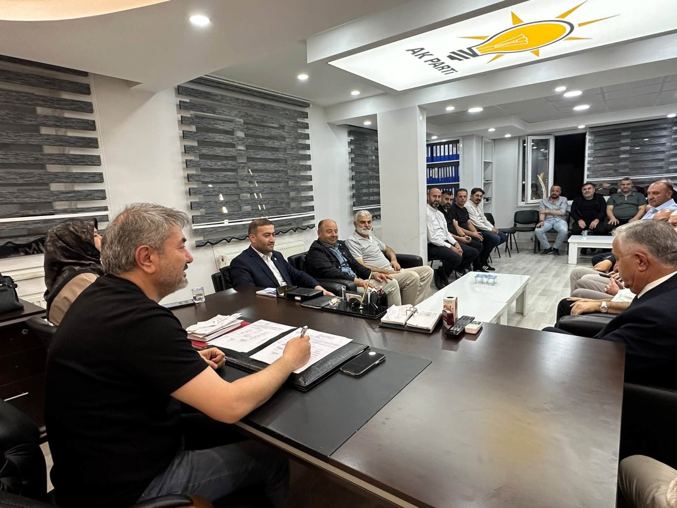 AK Parti’de yerel hizmetler değerlendirildi