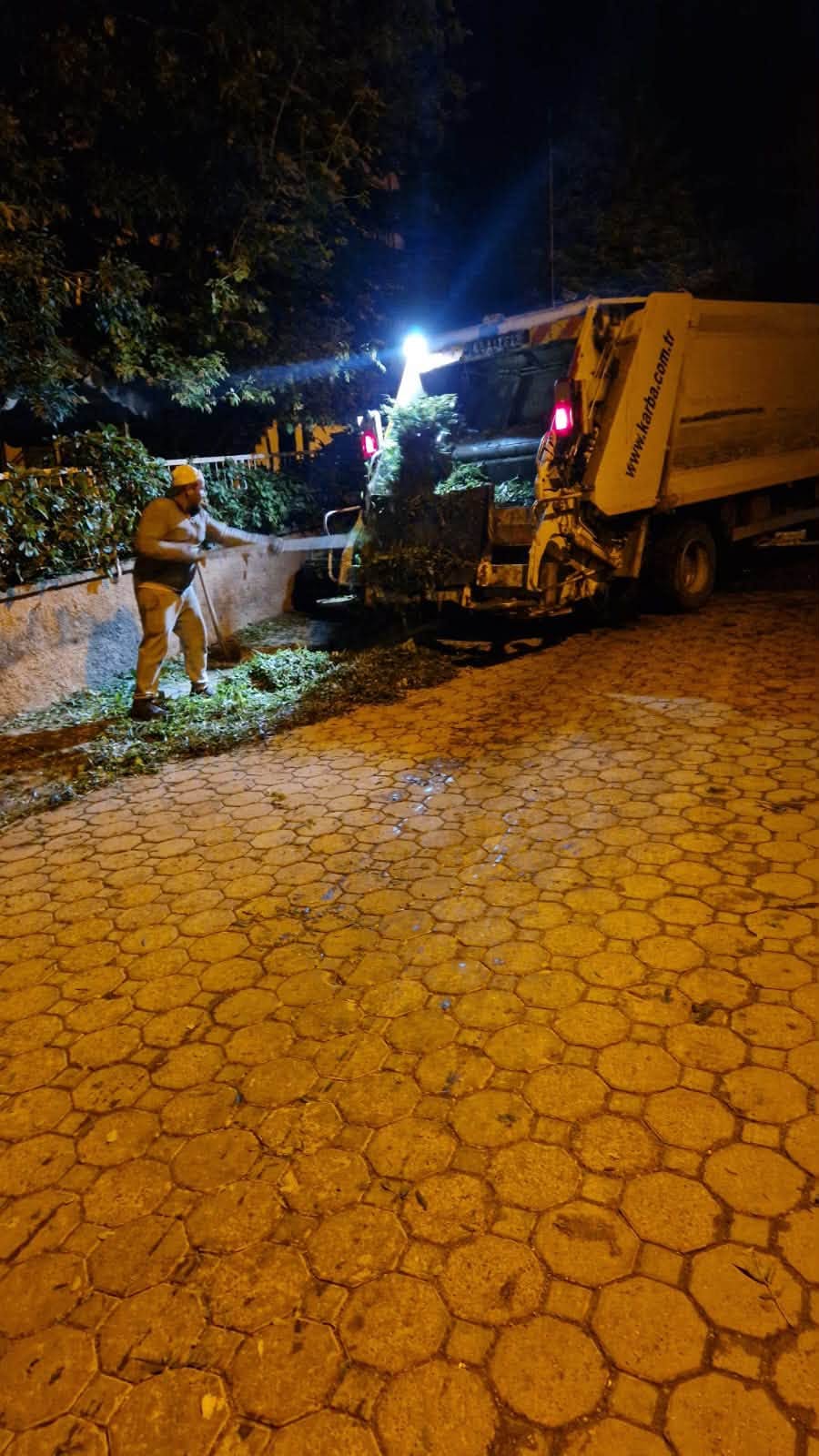 Ekipler gece boyu sahada