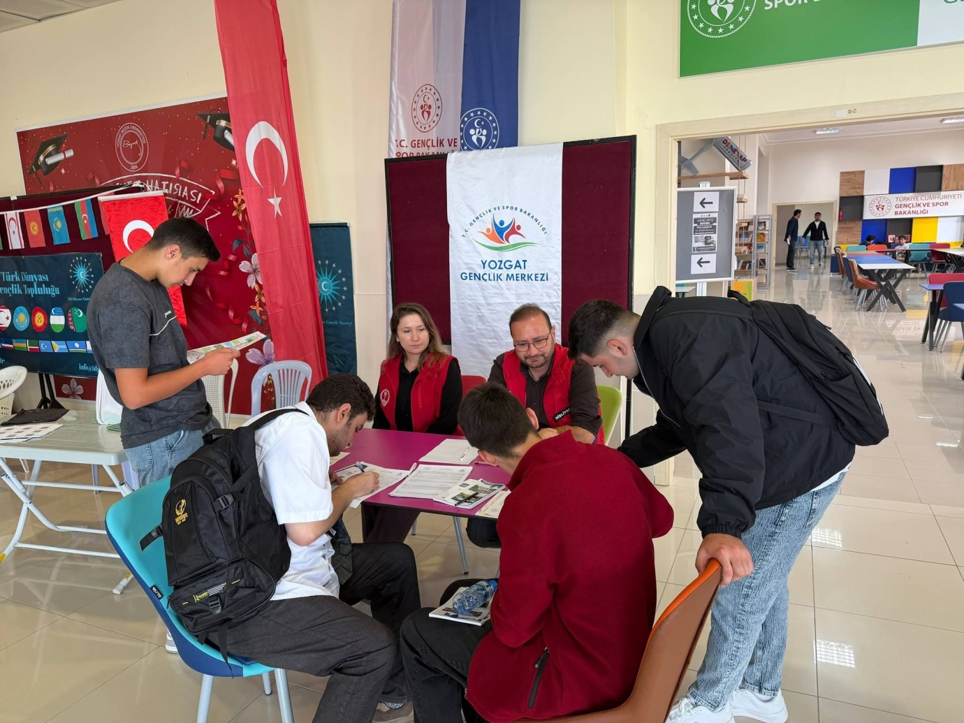 Yeni öğrenciler genç ofis’le kampüse alışıyor