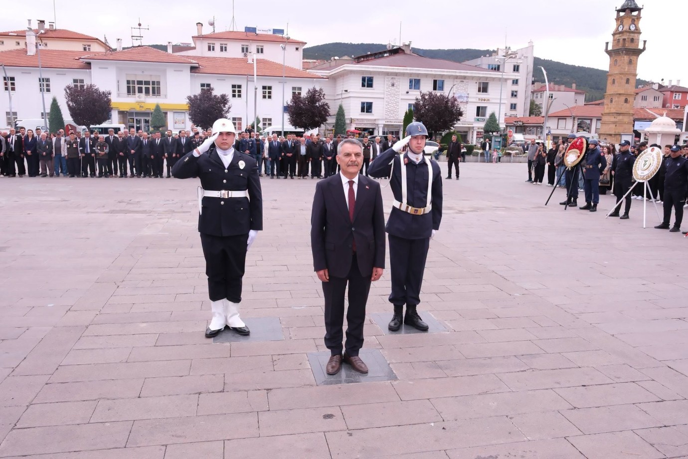 Cumhuriyet Meydanı’nda gazilere saygı