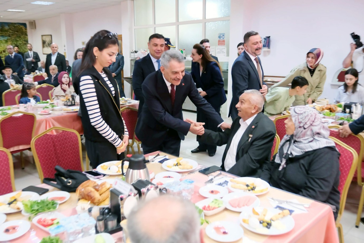 Özkan’dan gazilere ve şehit ailelerine yakın ilgi