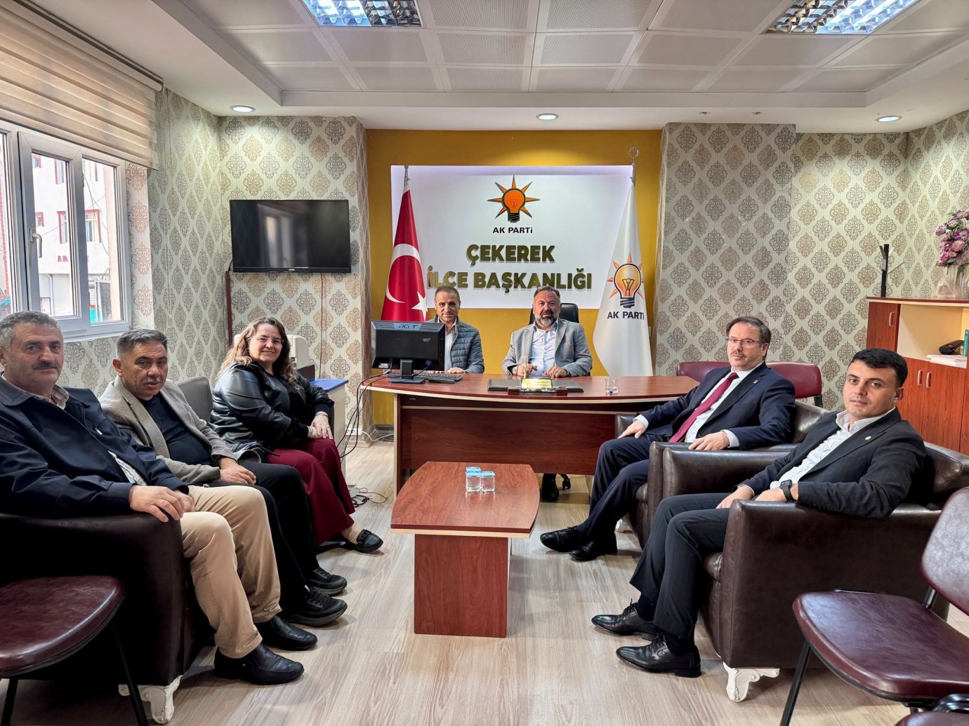 Kandemir’den teşkilat ve iş dünyasına ziyaret