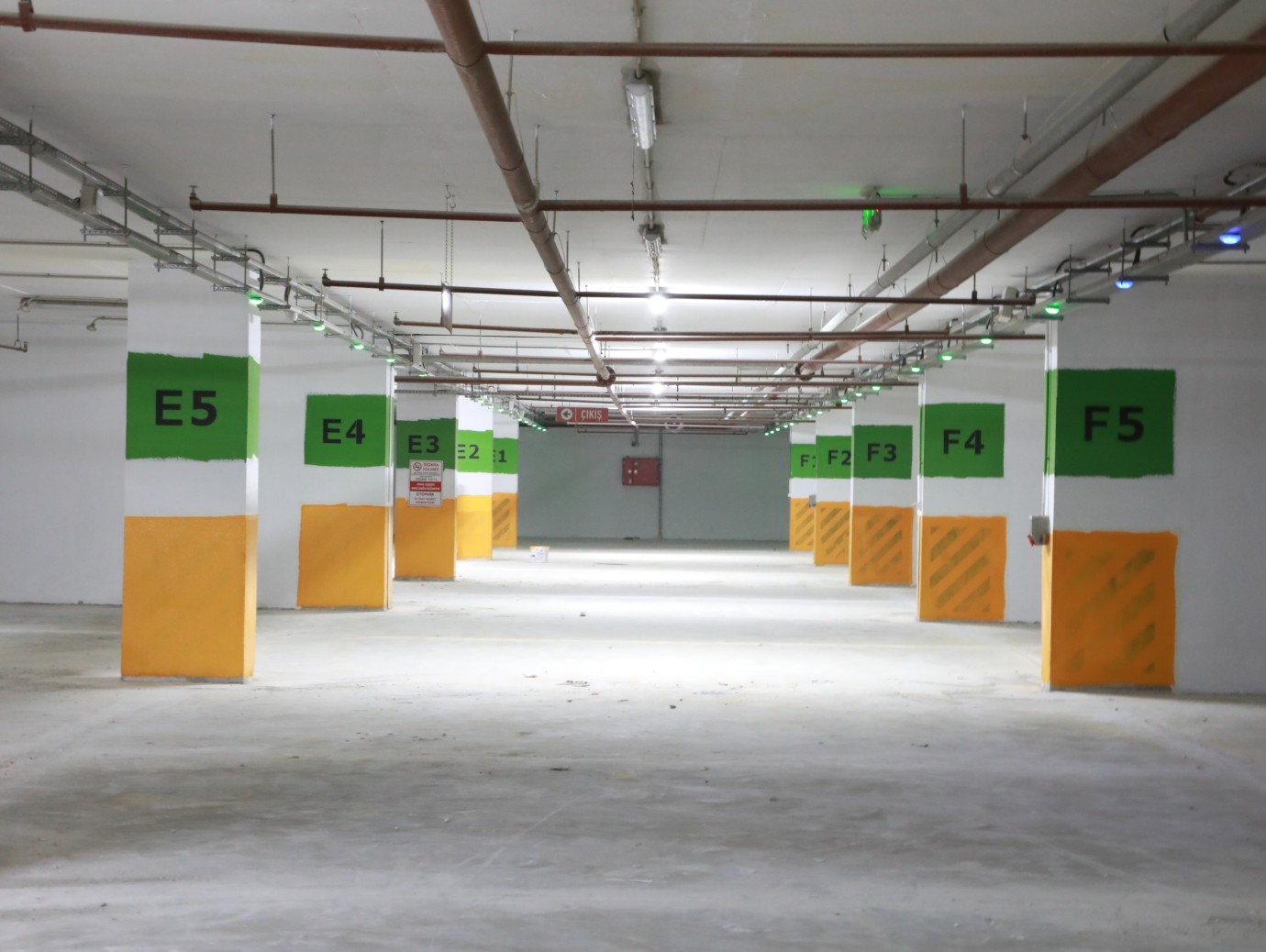 Belediye kapalı otopark yeniden hizmette