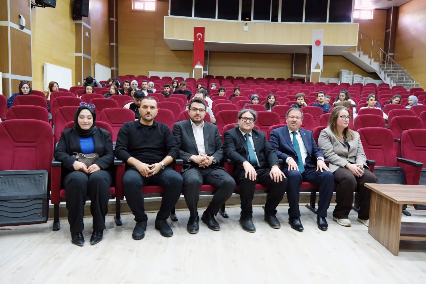 Kandemir gençlerle buluştu