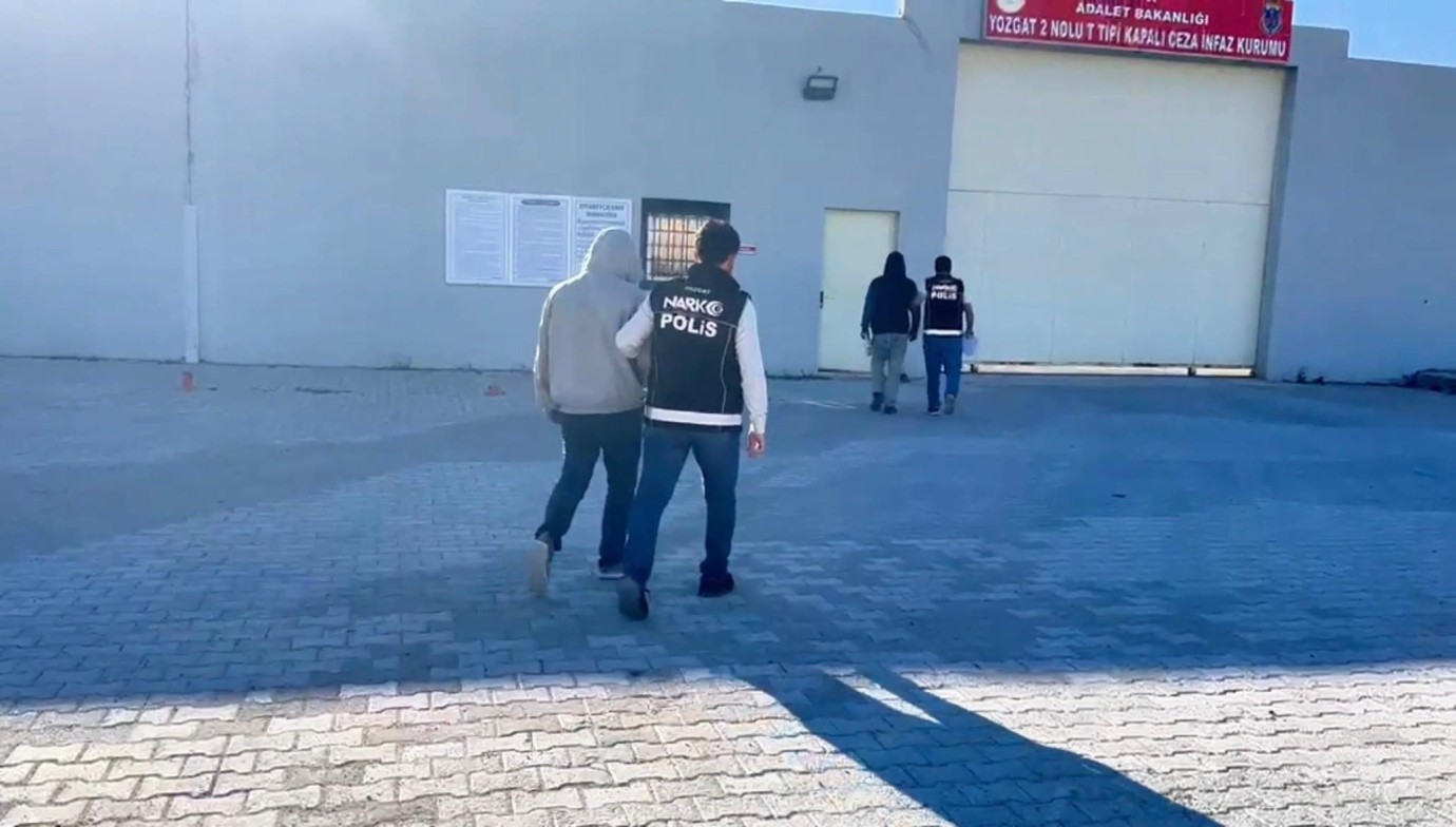 Yenifakılı’da 52 polisle gece denetimi