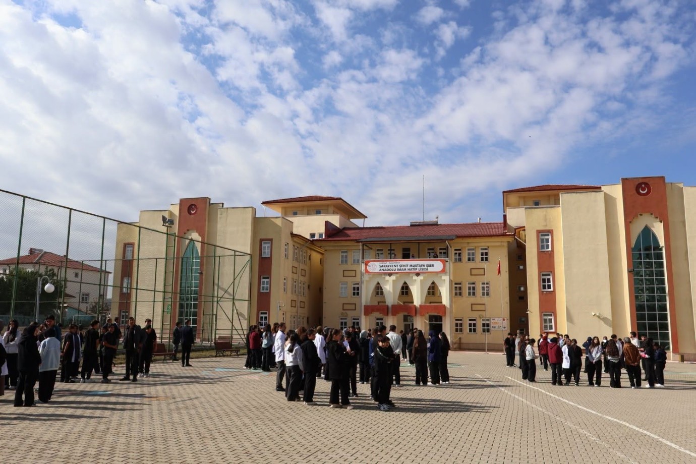 Öğrencilere uygulamalı eğitim