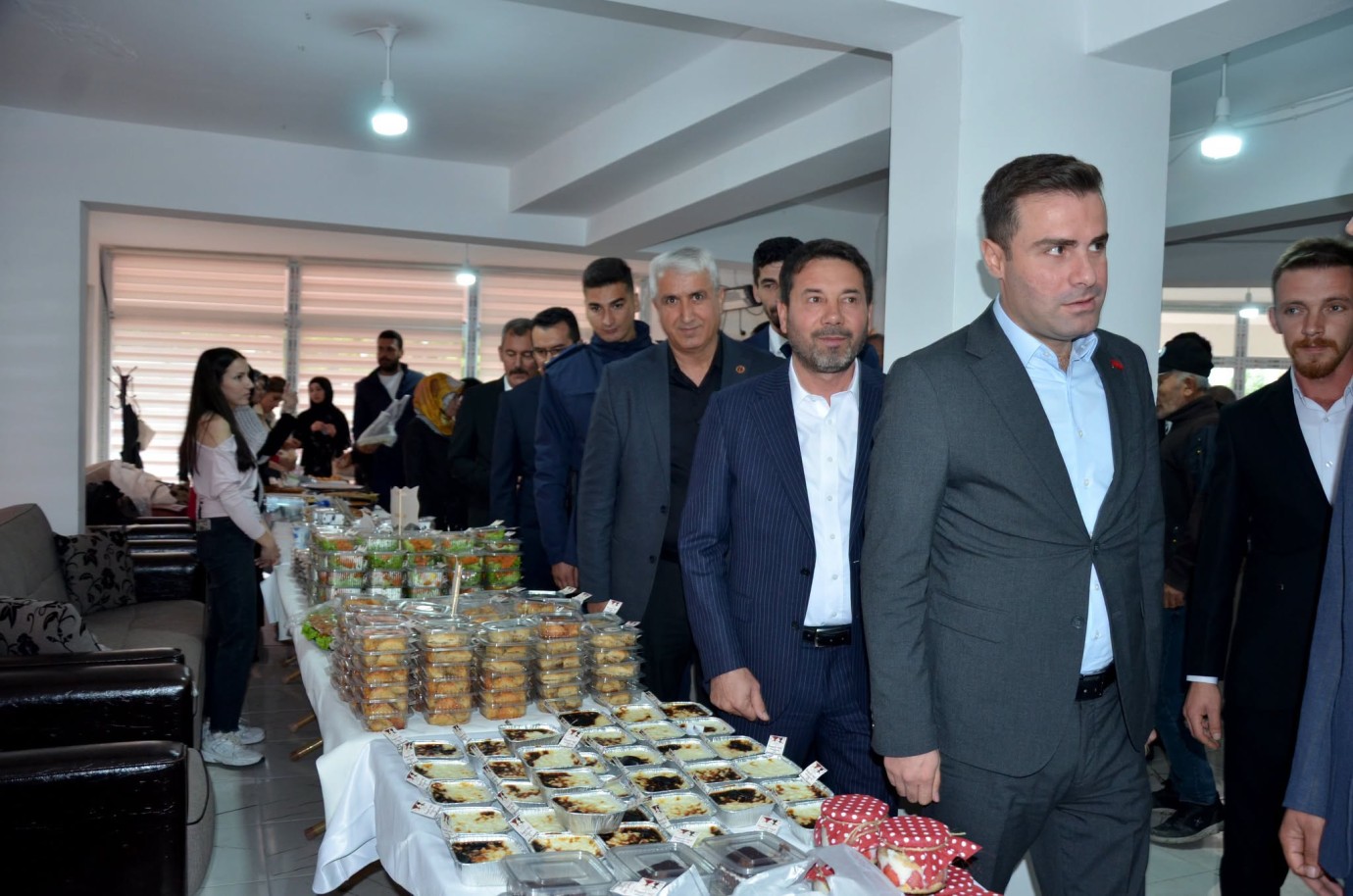 Öğrenciler için dayanışma kermesi düzenlendi