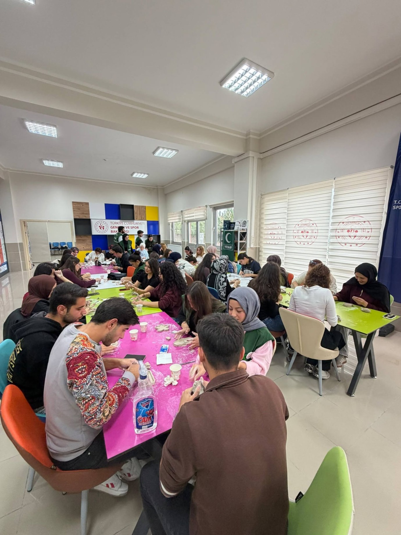 Gençler hayallerini seramiğe işledi