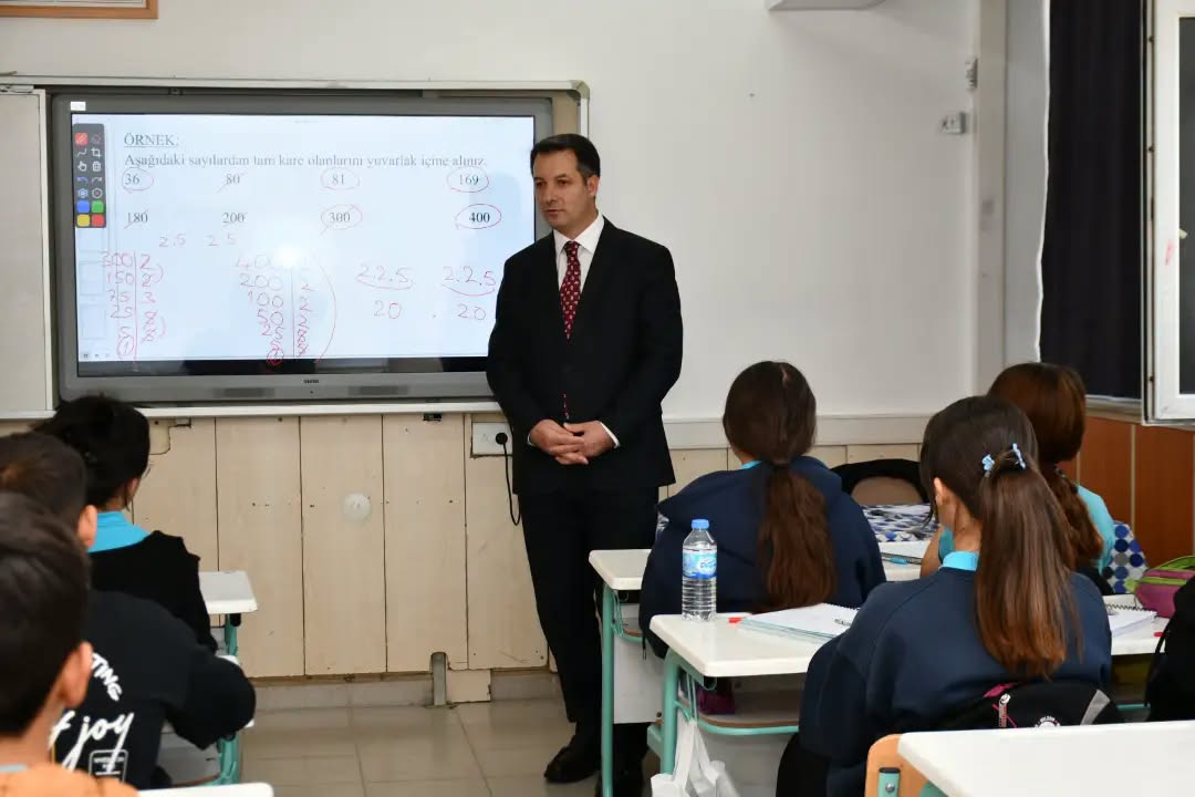 Öğrencilerin hedeflerini dinledi