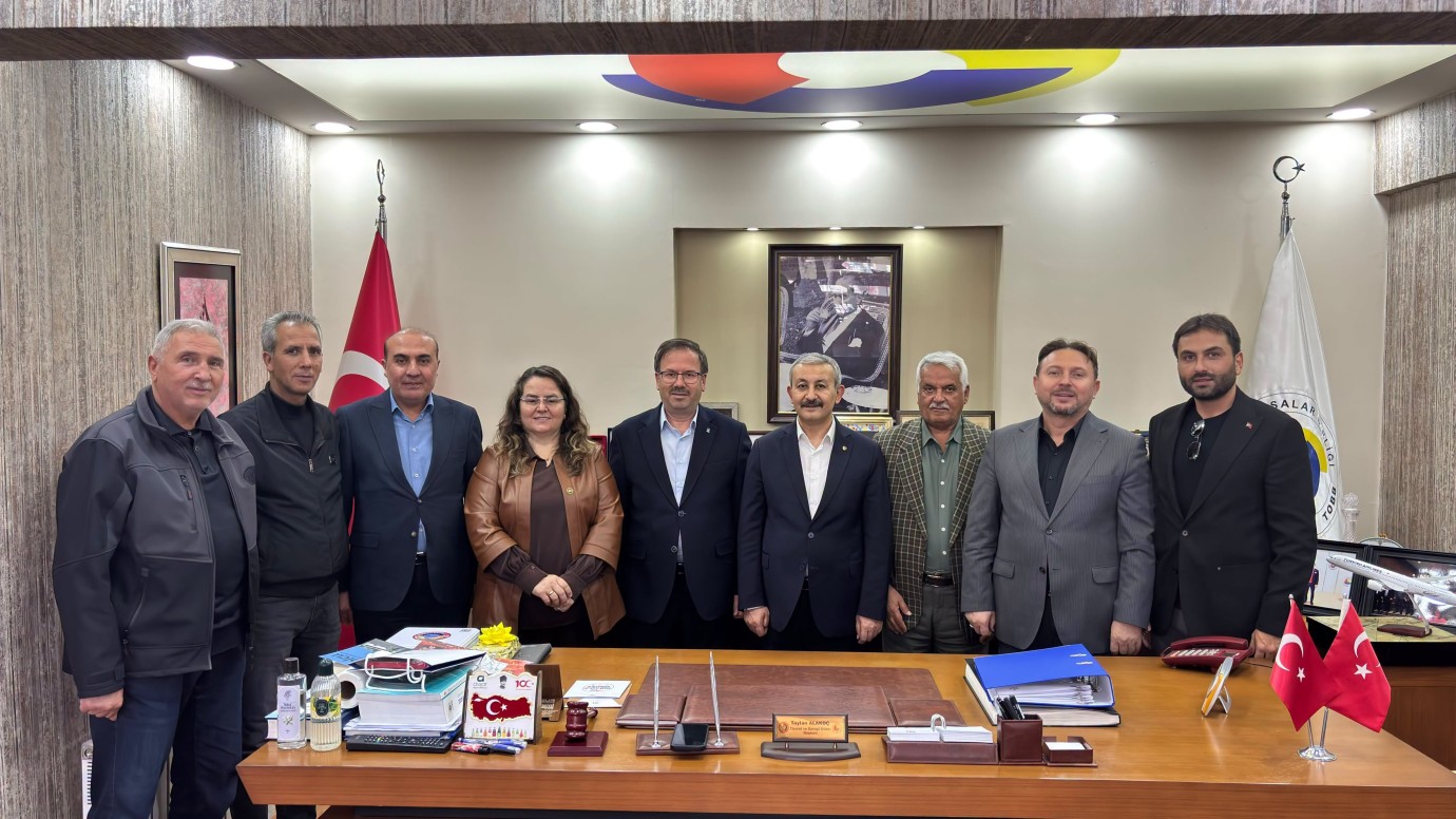Kandemir’den Alakoç’a tarihi seçim tebriği