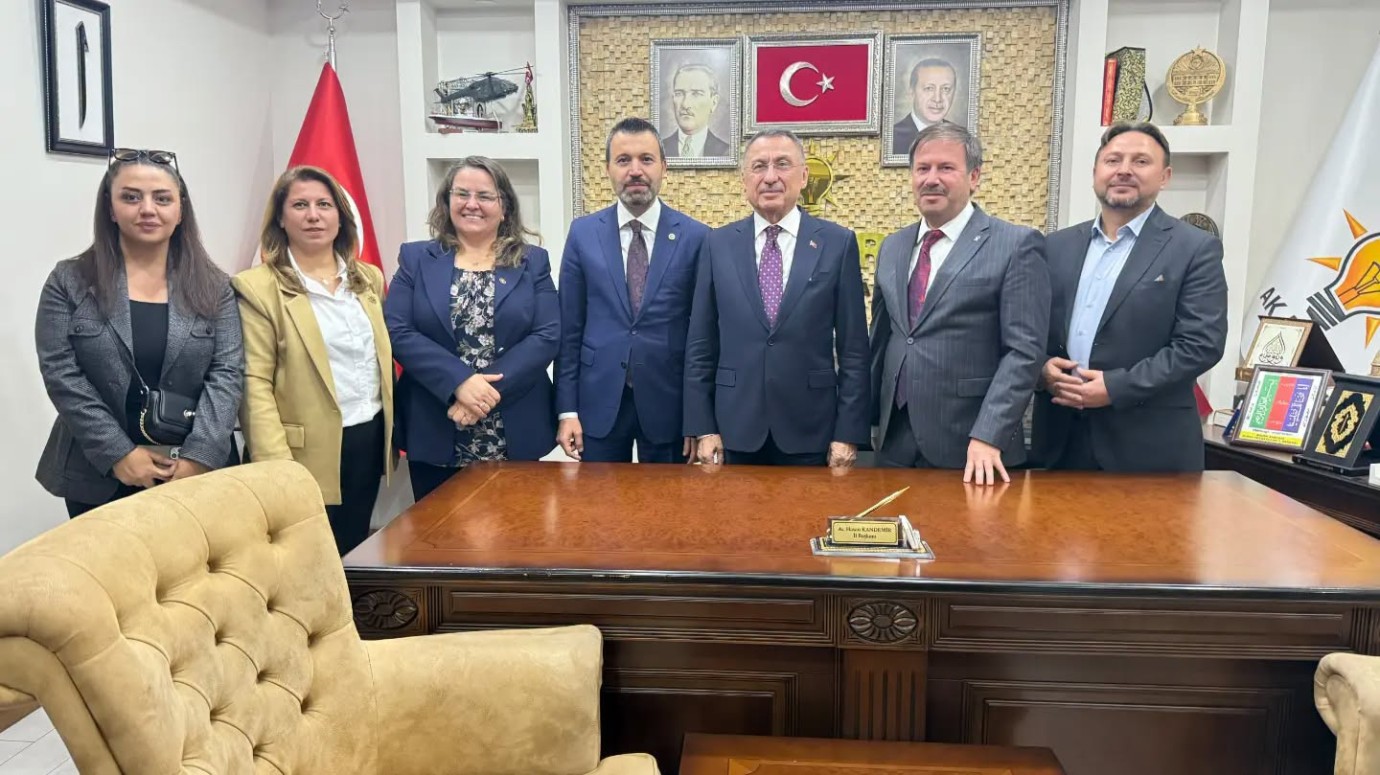 Oktay’dan AK Parti Teşkilatına ziyaret
