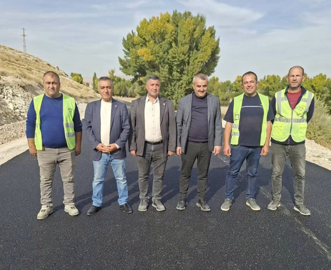Yoğunhisar Köyü sıcak asfaltla buluşuyor