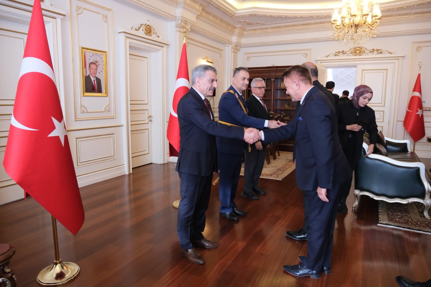 Vali Özkan ve protokol bayramlaştı