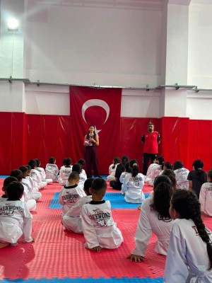 256 çocuğa doğru diş fırçalama anlatıldı