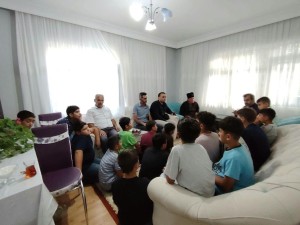Hafızlık öğrencilerinden şehitlik ziyareti
