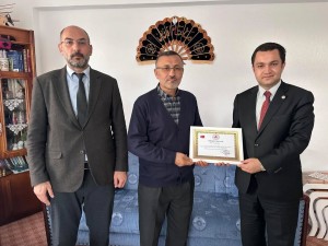 Hizmetleri teşekkür belgesiyle onurlandırıldı