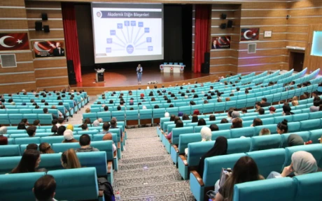 Yozgat’ta üniversite öğrencilerine “Akademik Etik” anlatıldı